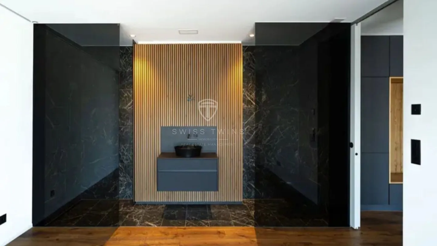 Luxurious 3.5-room terrace apartment with 132m² private terrace and stunning views of Pilatus & Rigi - Photo 6 of 12