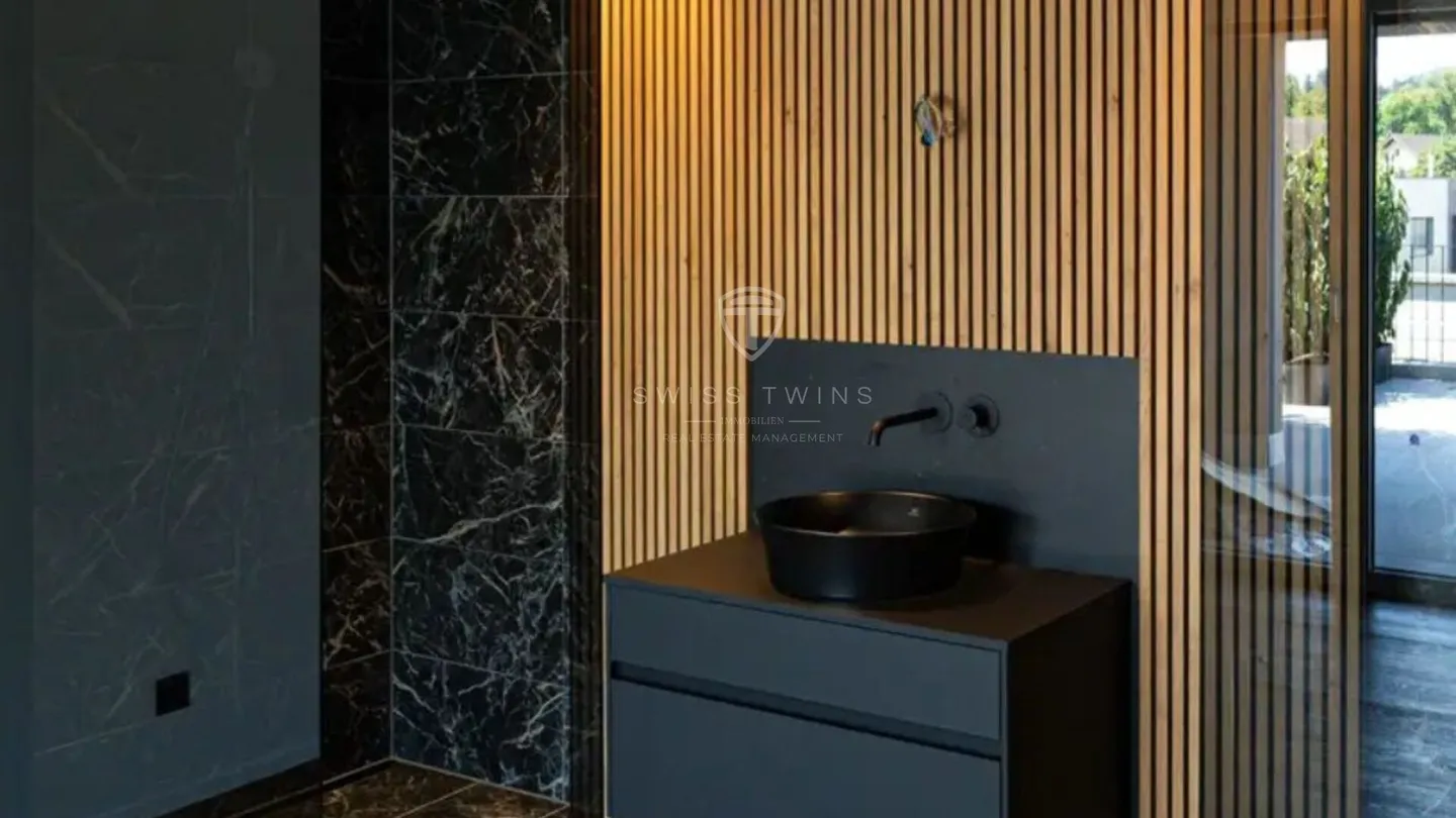 Luxurious 3.5-room terrace apartment with 132m² private terrace and stunning views of Pilatus & Rigi - Photo 7 of 12