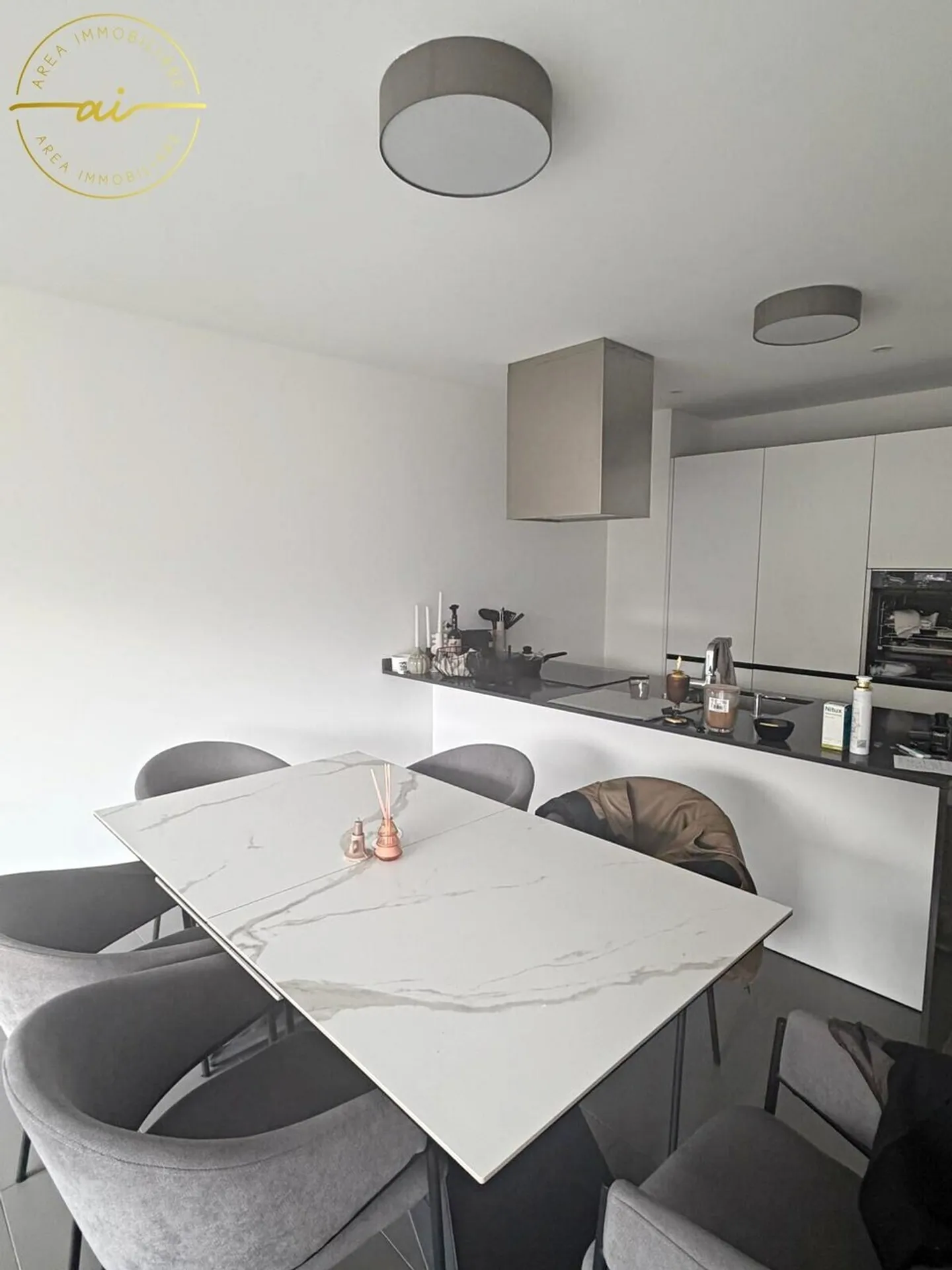 Modern Apartment with Garden - Photo 2 of 5