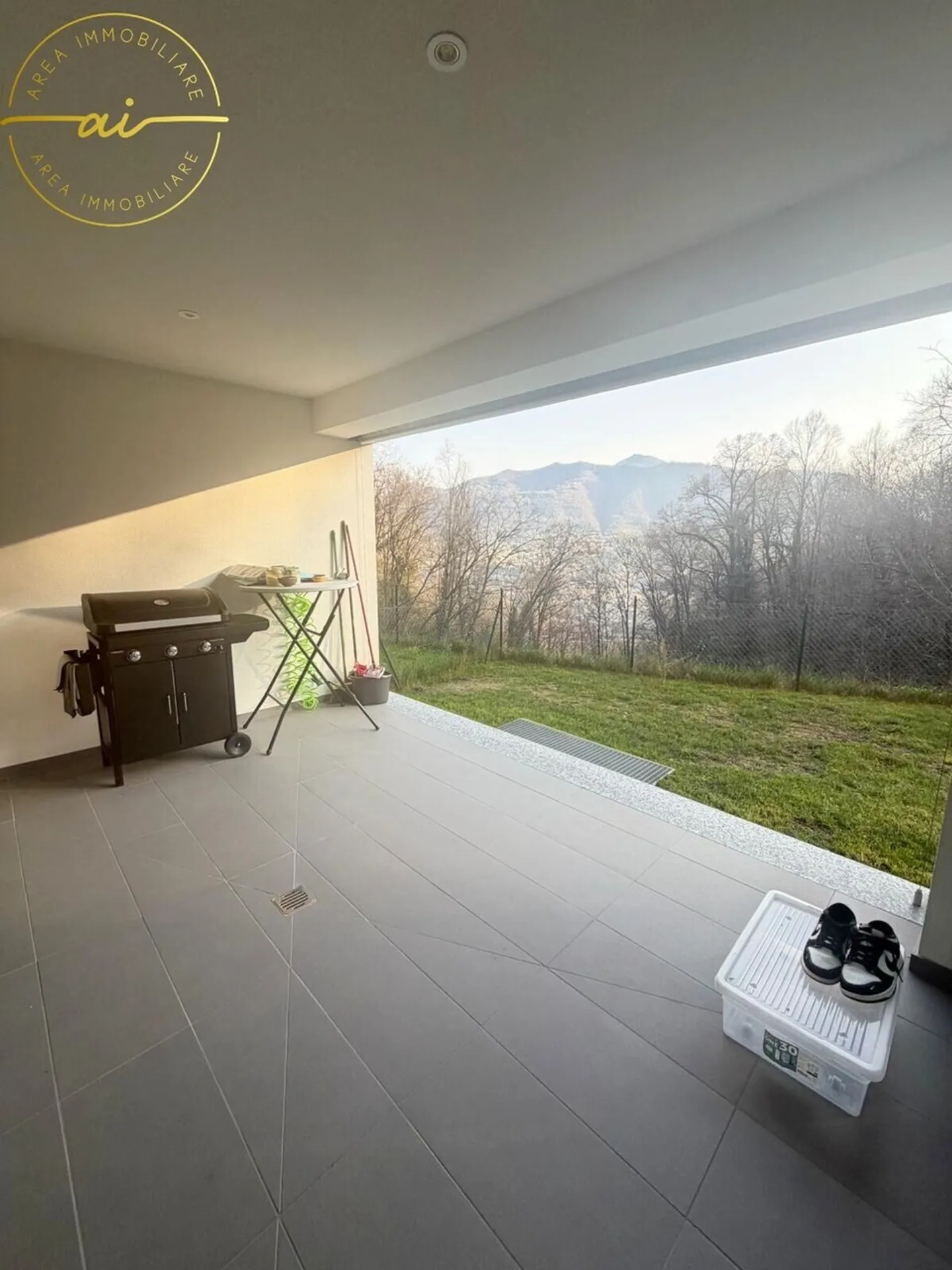 Modern Apartment with Garden - Photo 4 of 5