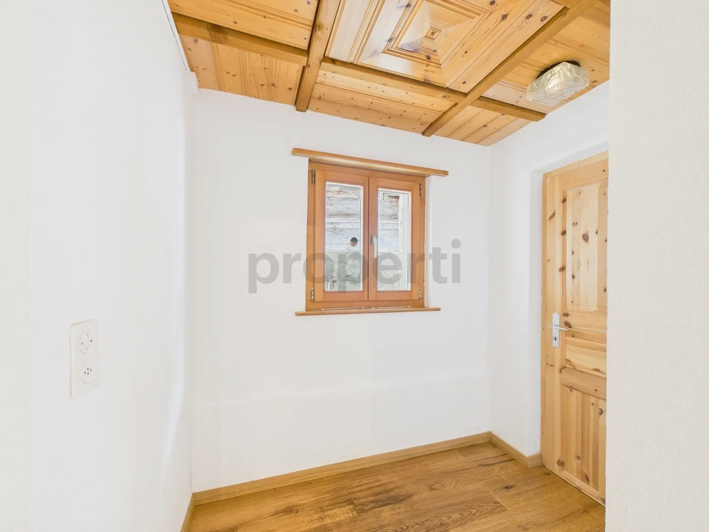 Charming 2.5 Room Apartment in the Idyllic Mountain Village of Surin, Val Lumnezia - Photo 9 of 11