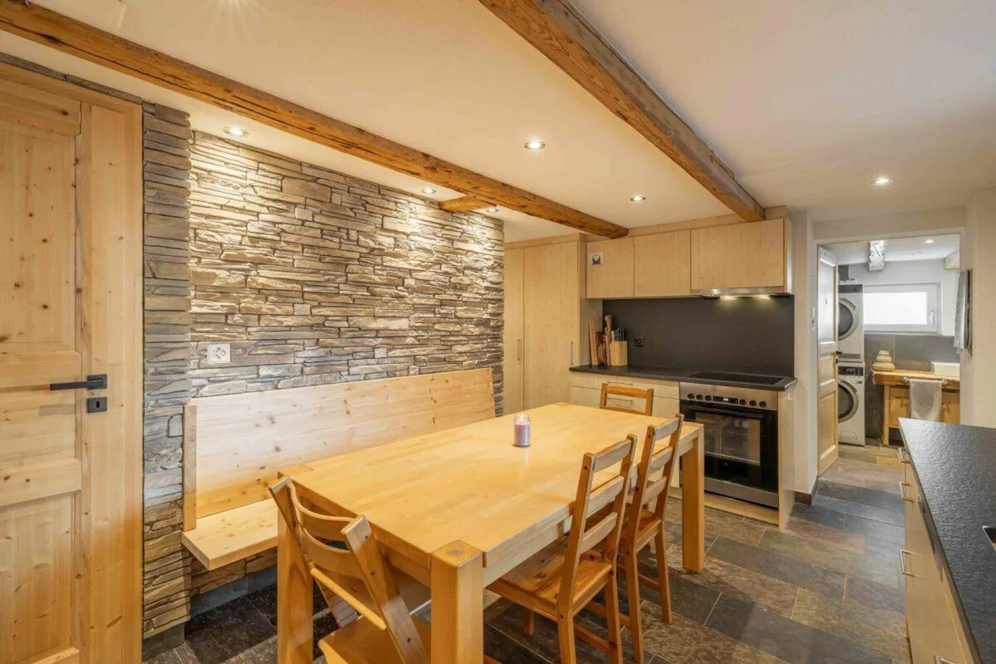 Cozy, partially renovated 5.5 room house for sale - Photo 3 of 25