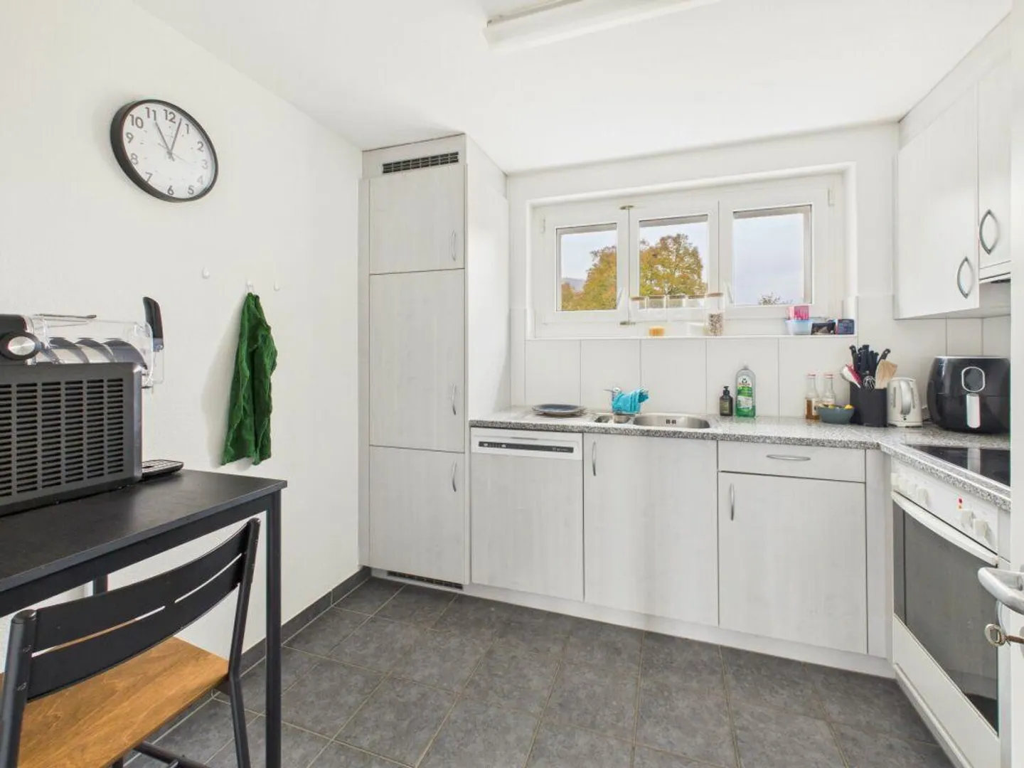 Sunny 3-room apartment with balcony near Thur - Photo 1 of 6