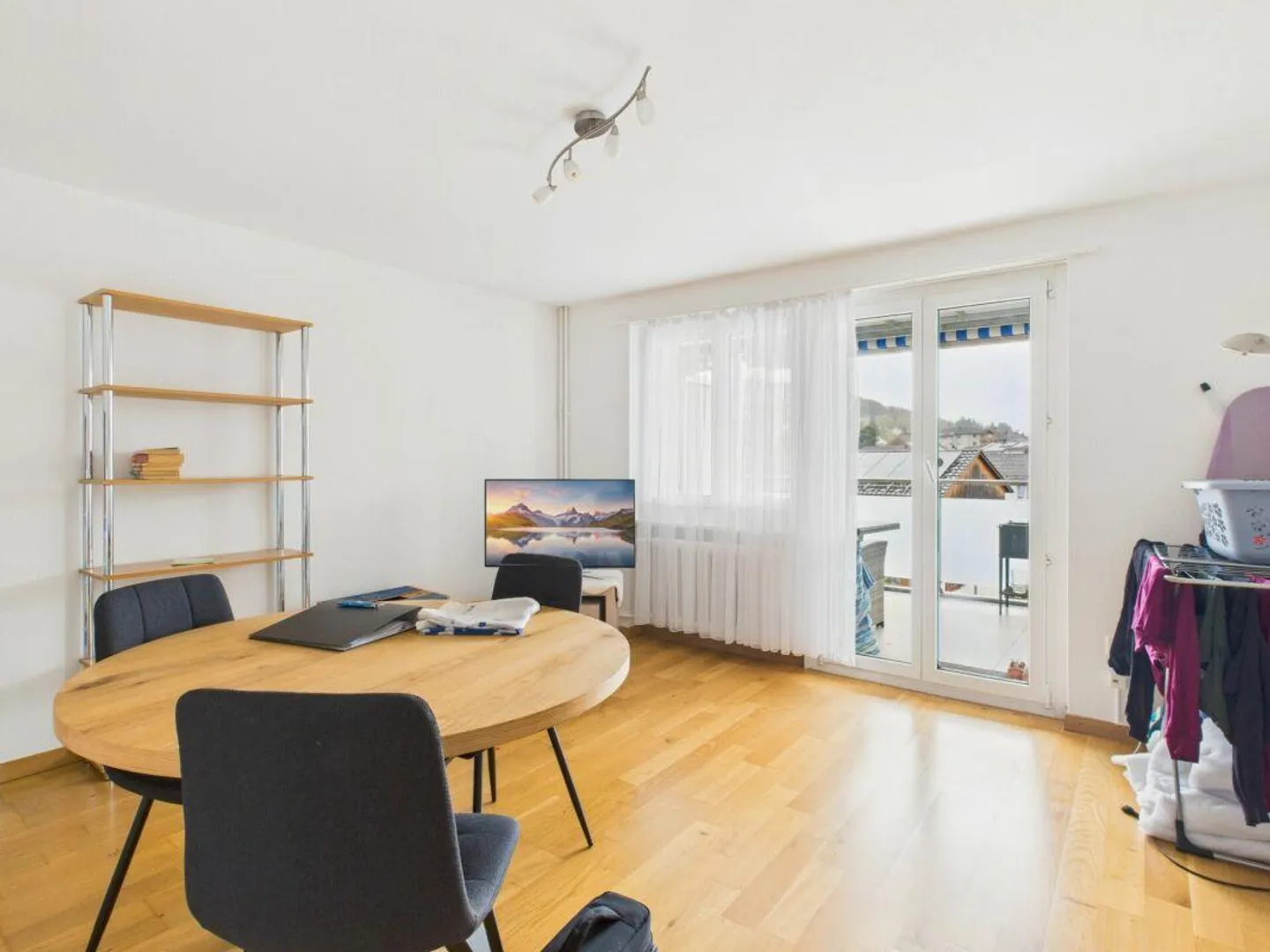 Sunny 3-room apartment with balcony near Thur - Photo 3 of 6