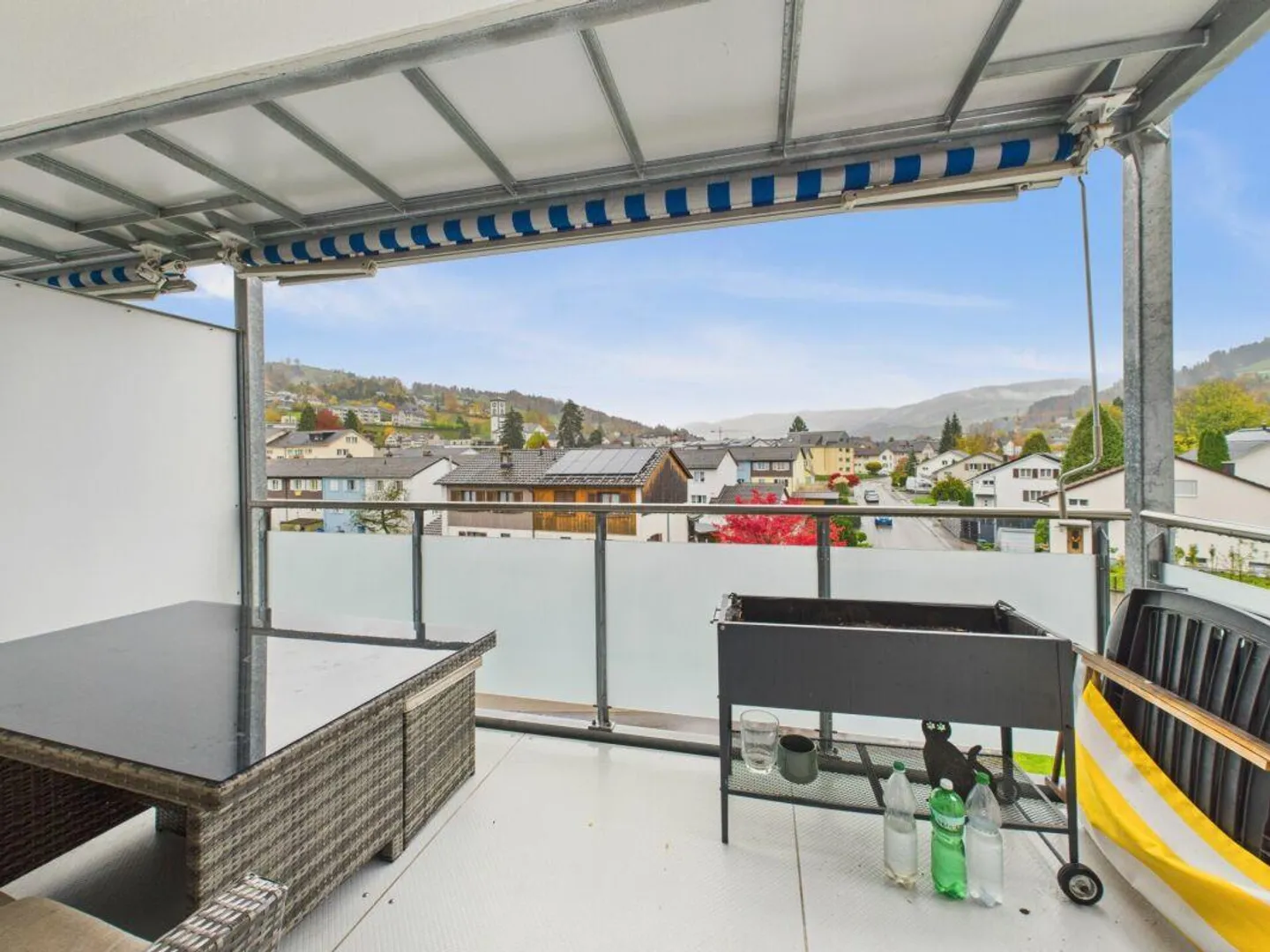 Sunny 3-room apartment with balcony near Thur - Photo 2 of 6