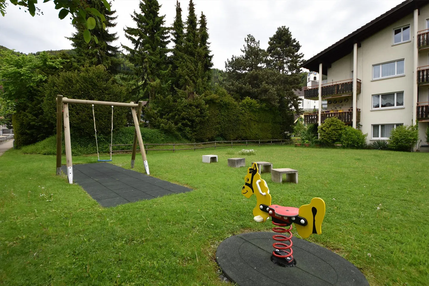 Renovated, spacious apartment in a quiet location - Photo 2 of 12