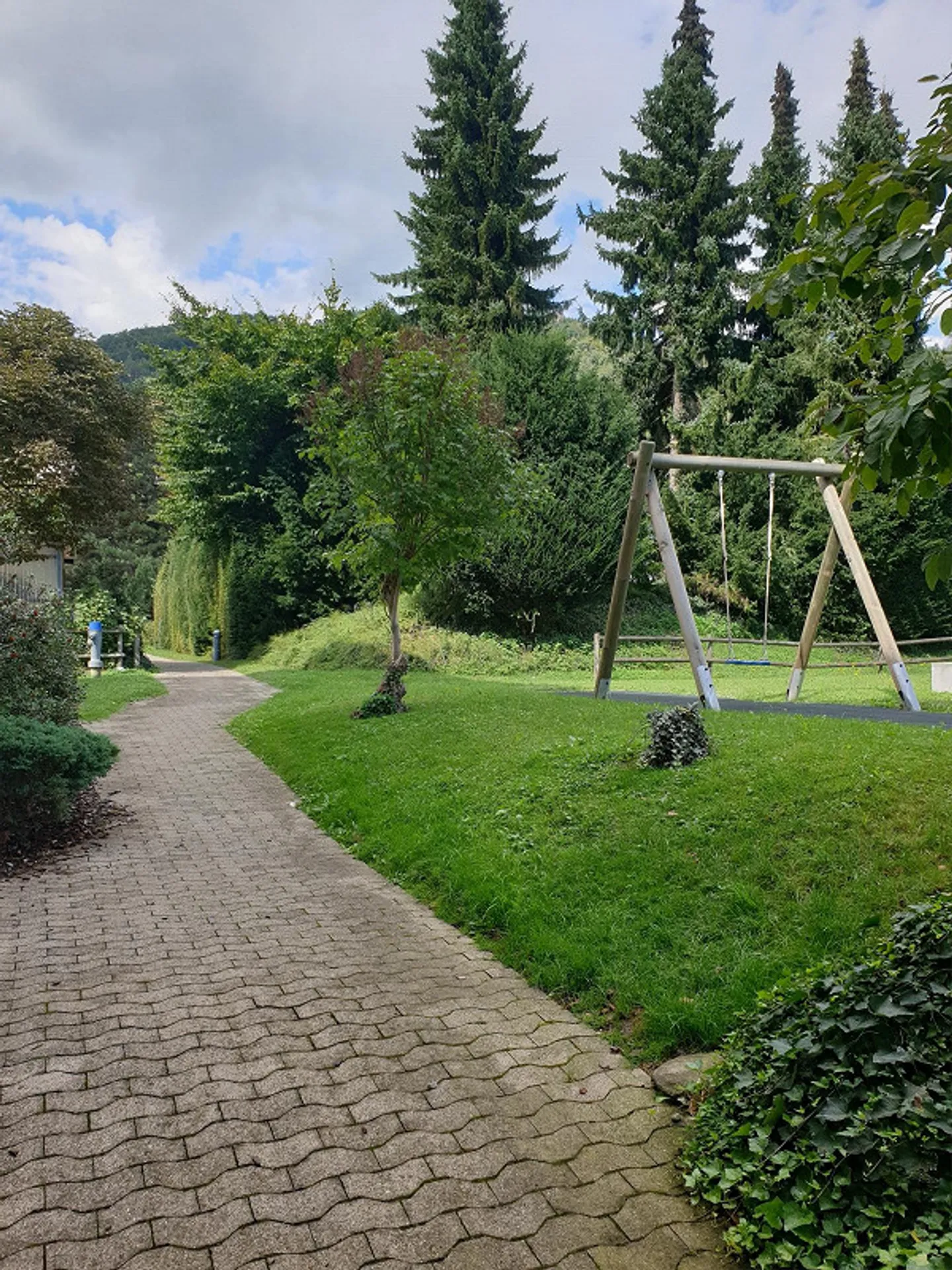 Renovated, spacious apartment in a quiet location - Photo 11 of 12