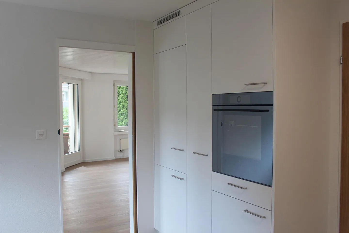 Renovated, spacious apartment in a quiet location - Photo 8 of 12