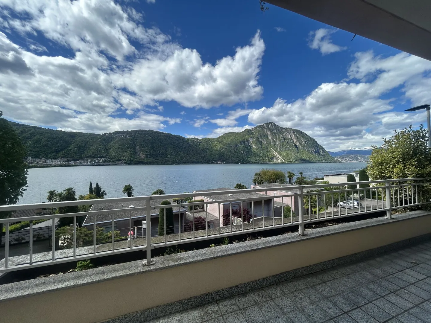 Beautiful 4.5-room apartment with spectacular lake view - Photo 2 of 7