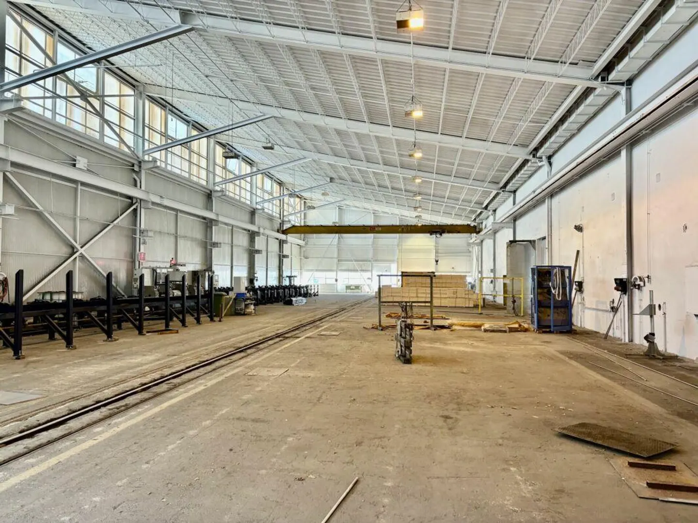 For rent: various commercial premises, halls, bare and covered land on site - Photo 2 of 12