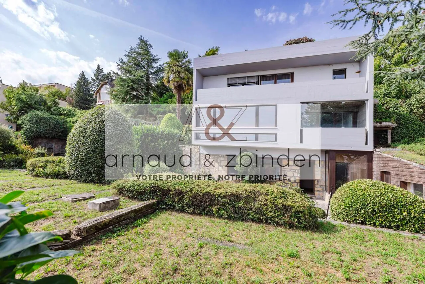 Villa contemporaine avec vue sur le lac - Photo 2 sur 7