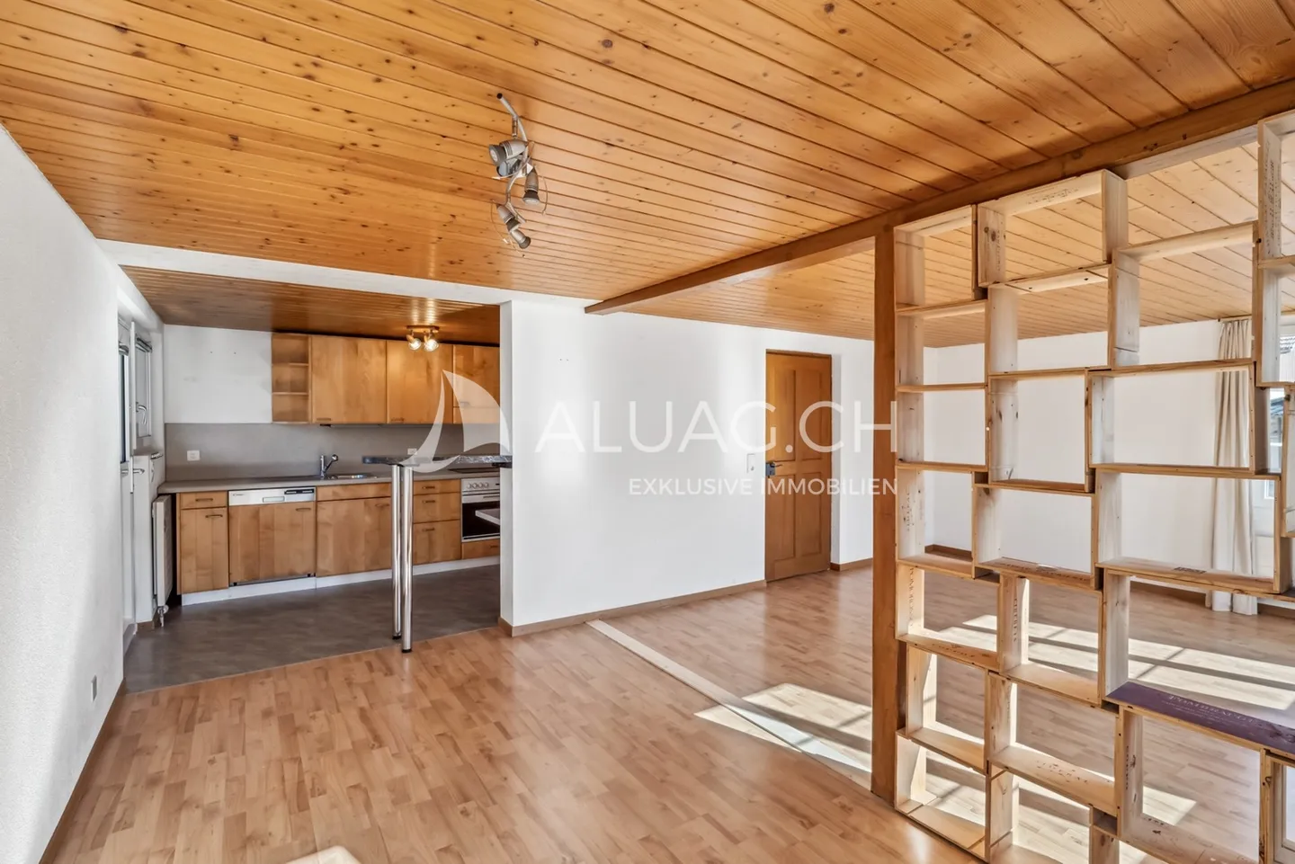 BAUERNHAUS MIT 2 WOHNUNGEN UND REITPLATZ - Foto 5 von 14