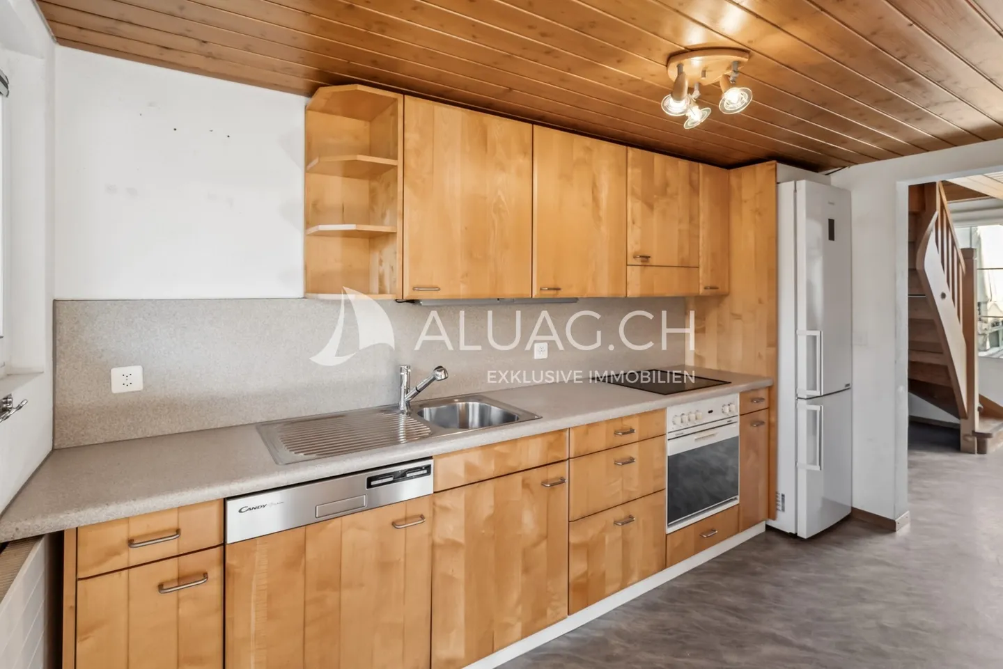 BAUERNHAUS MIT 2 WOHNUNGEN UND REITPLATZ - Foto 6 von 14
