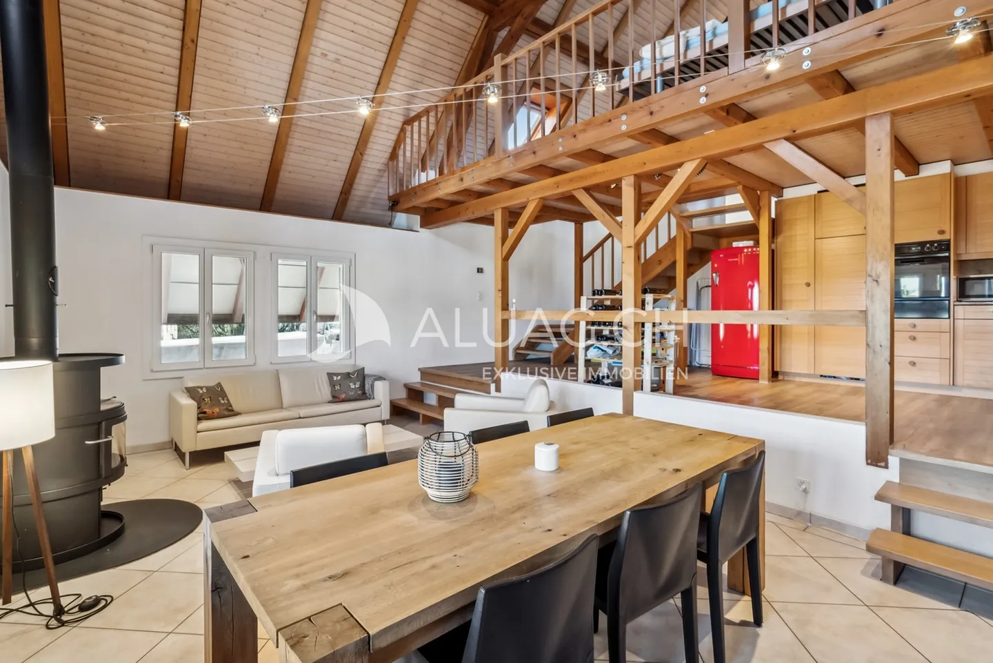 BAUERNHAUS MIT 2 WOHNUNGEN UND REITPLATZ - Foto 9 von 14