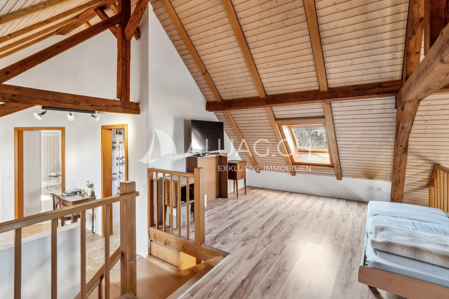 BAUERNHAUS MIT 2 WOHNUNGEN UND REITPLATZ - Foto 11 von 14