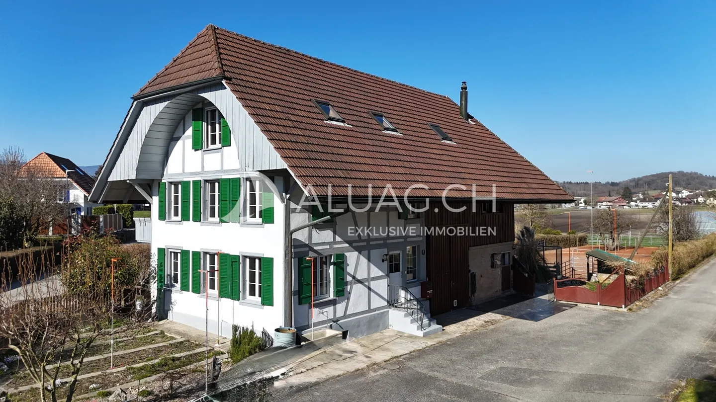 BAUERNHAUS MIT 2 WOHNUNGEN UND REITPLATZ - Foto 1 von 14