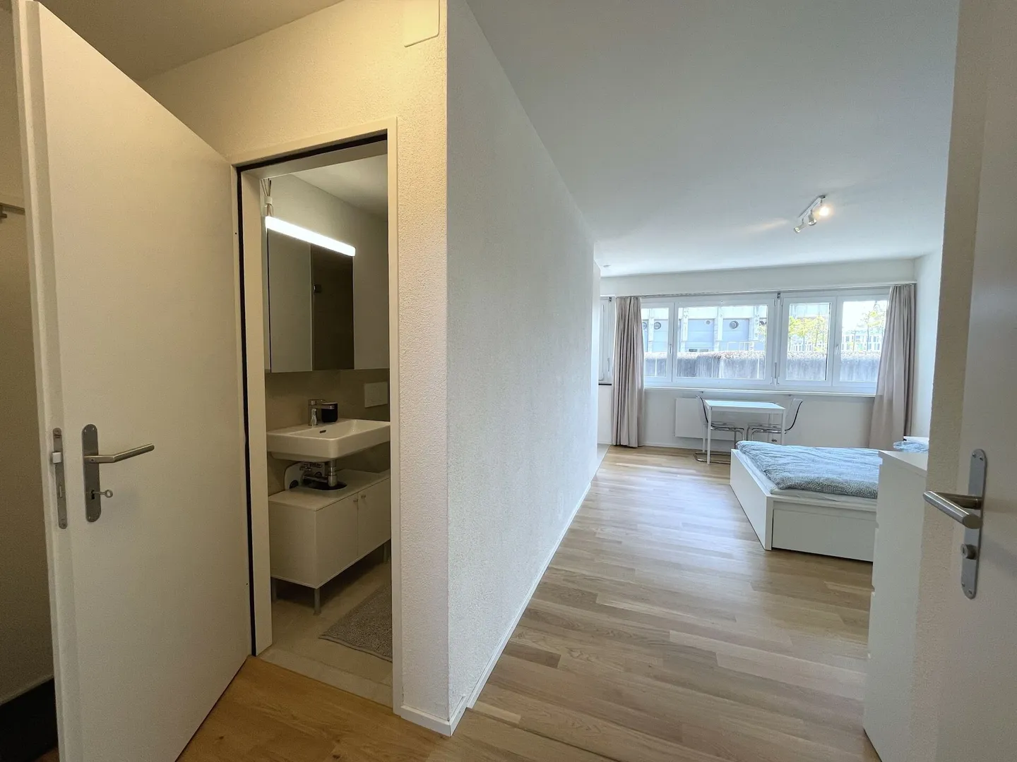 CENTRAL-FURNISHED-MODERN - Photo 2 of 8
