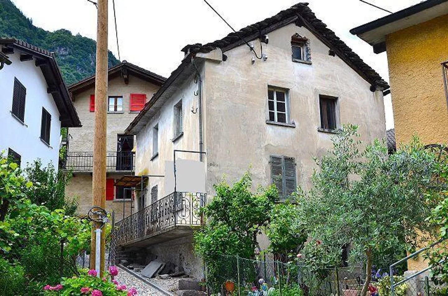 Maison dans le noyau de 5 pièces à rénover avec le rustique et le jardin... - Photo 1 sur 43