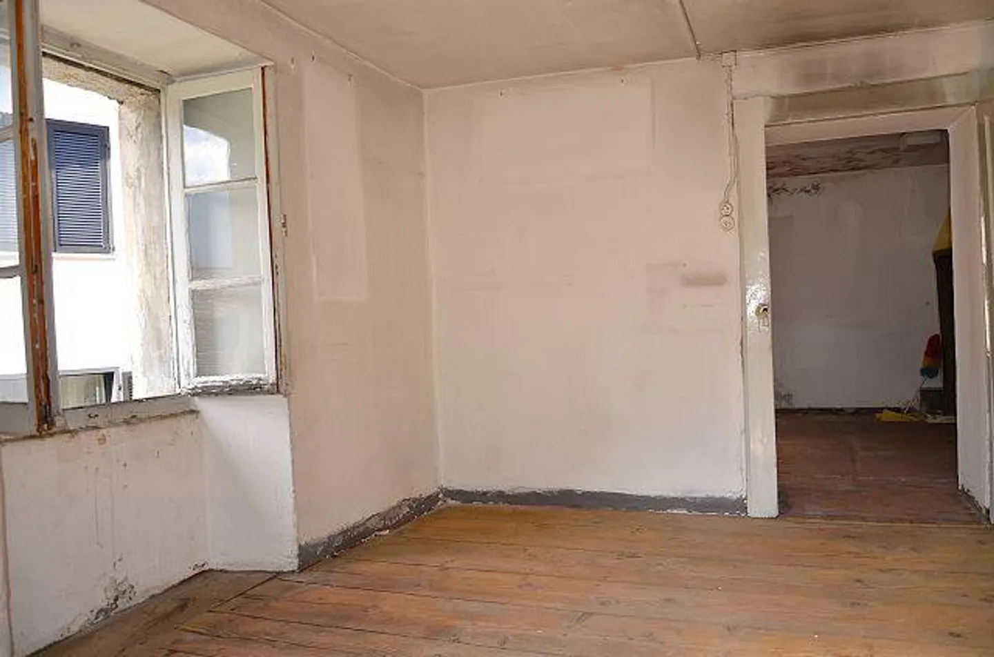 Maison dans le noyau de 5 pièces à rénover avec le rustique et le jardin... - Photo 8 sur 43