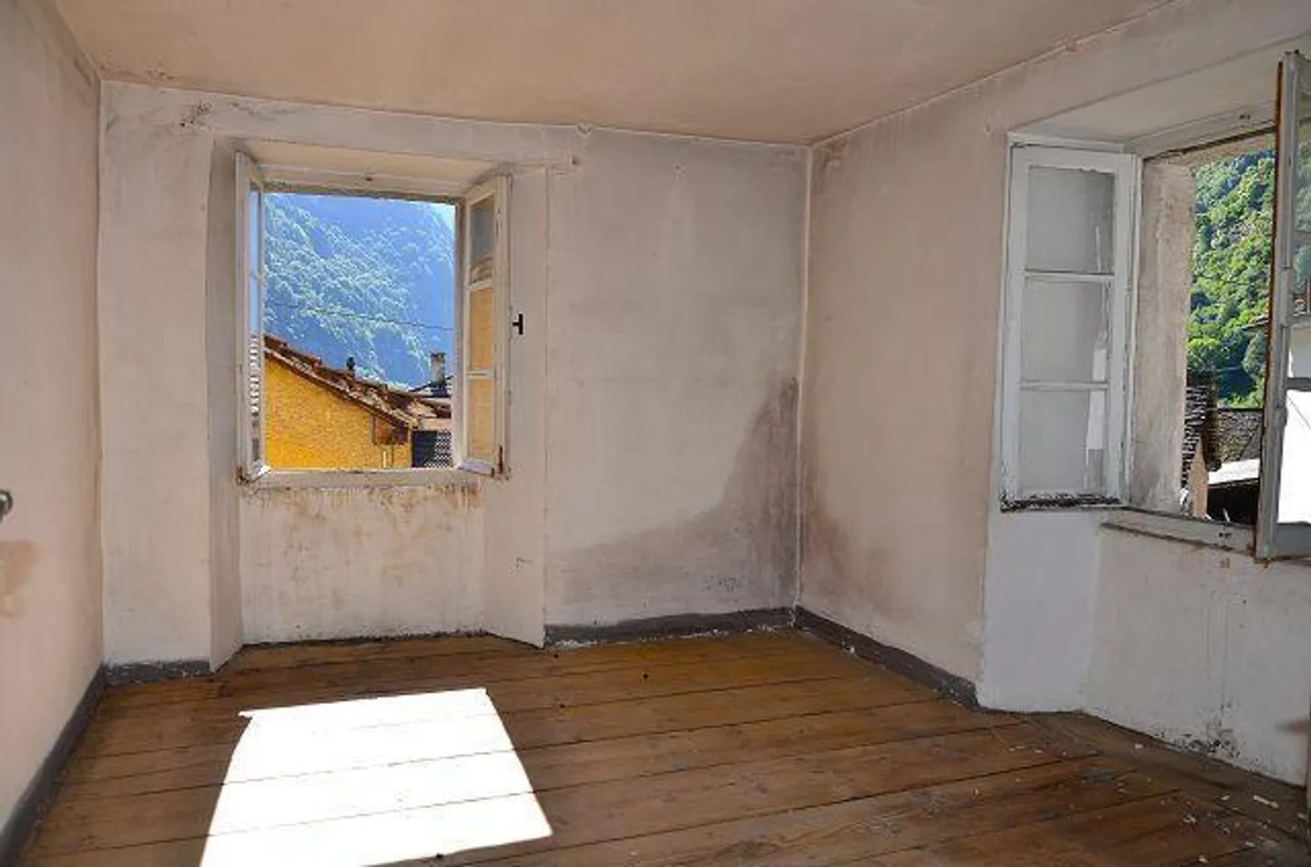 Maison dans le noyau de 5 pièces à rénover avec le rustique et le jardin... - Photo 9 sur 43