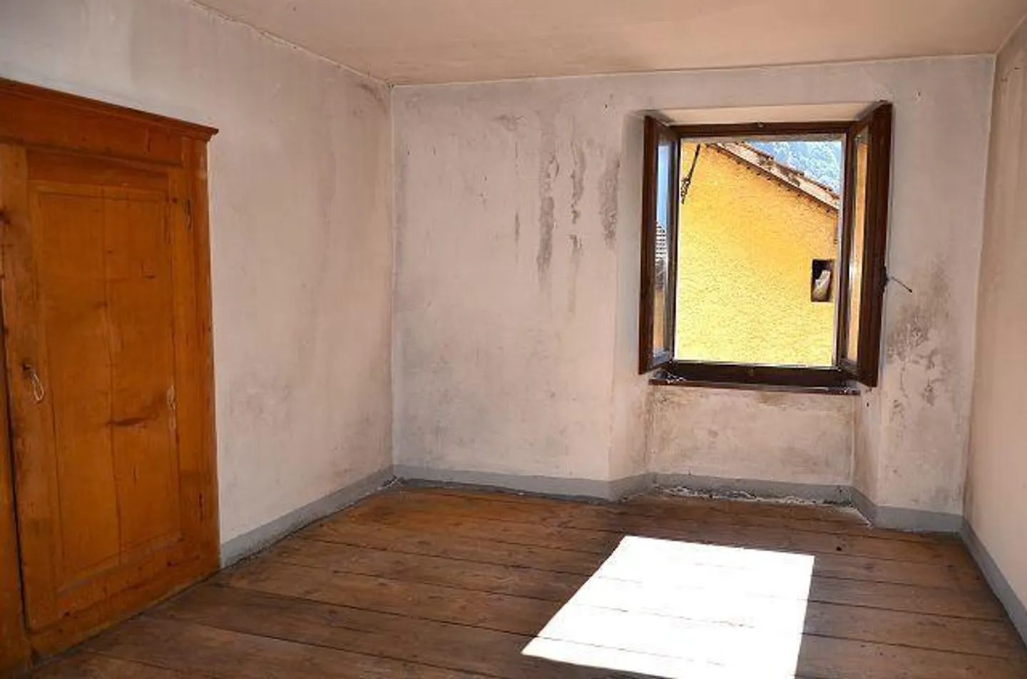 Maison dans le noyau de 5 pièces à rénover avec le rustique et le jardin... - Photo 11 sur 43