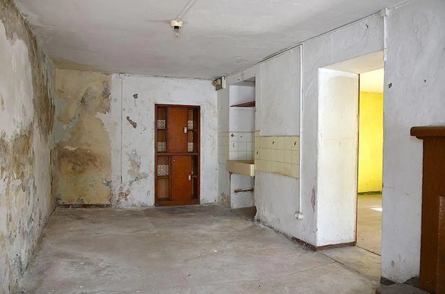 Maison dans le noyau de 5 pièces à rénover avec le rustique et le jardin... - Photo 3 sur 43