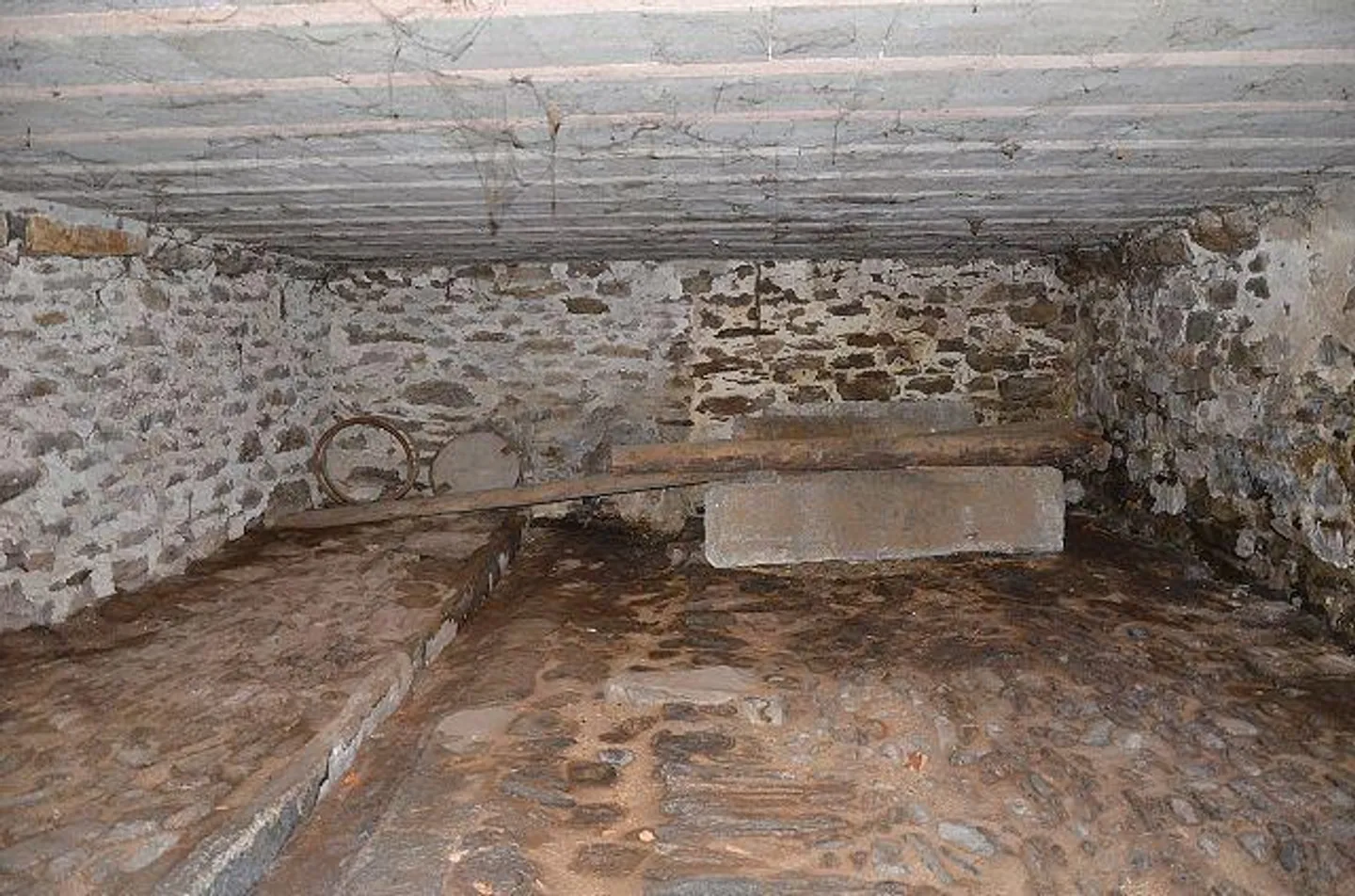 Maison dans le noyau de 5 pièces à rénover avec le rustique et le jardin... - Photo 22 sur 43