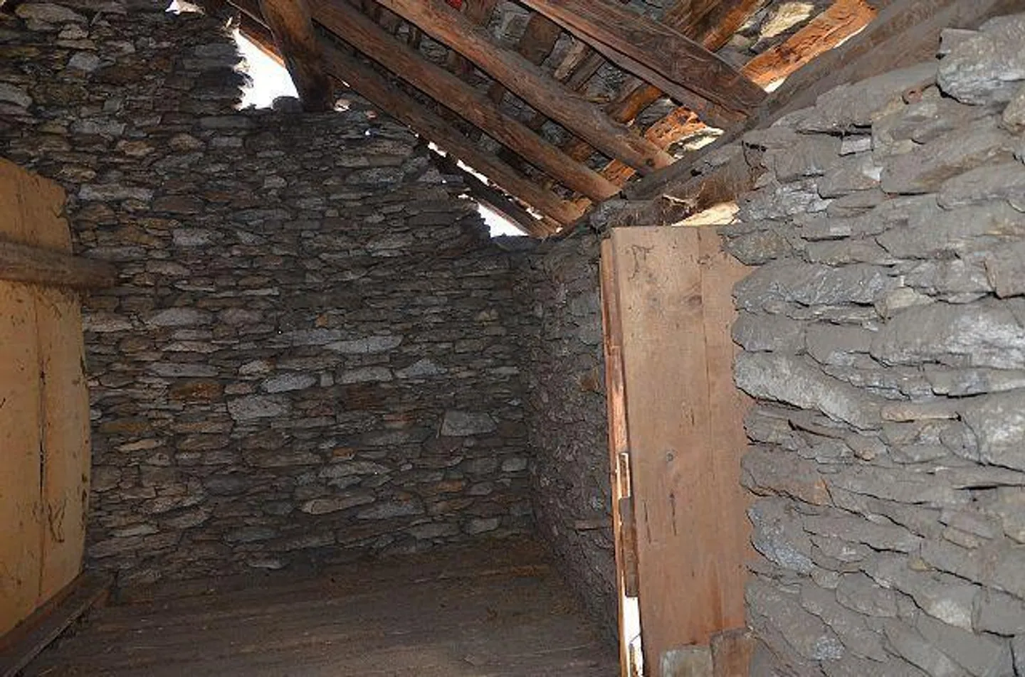 Maison dans le noyau de 5 pièces à rénover avec le rustique et le jardin... - Photo 24 sur 43