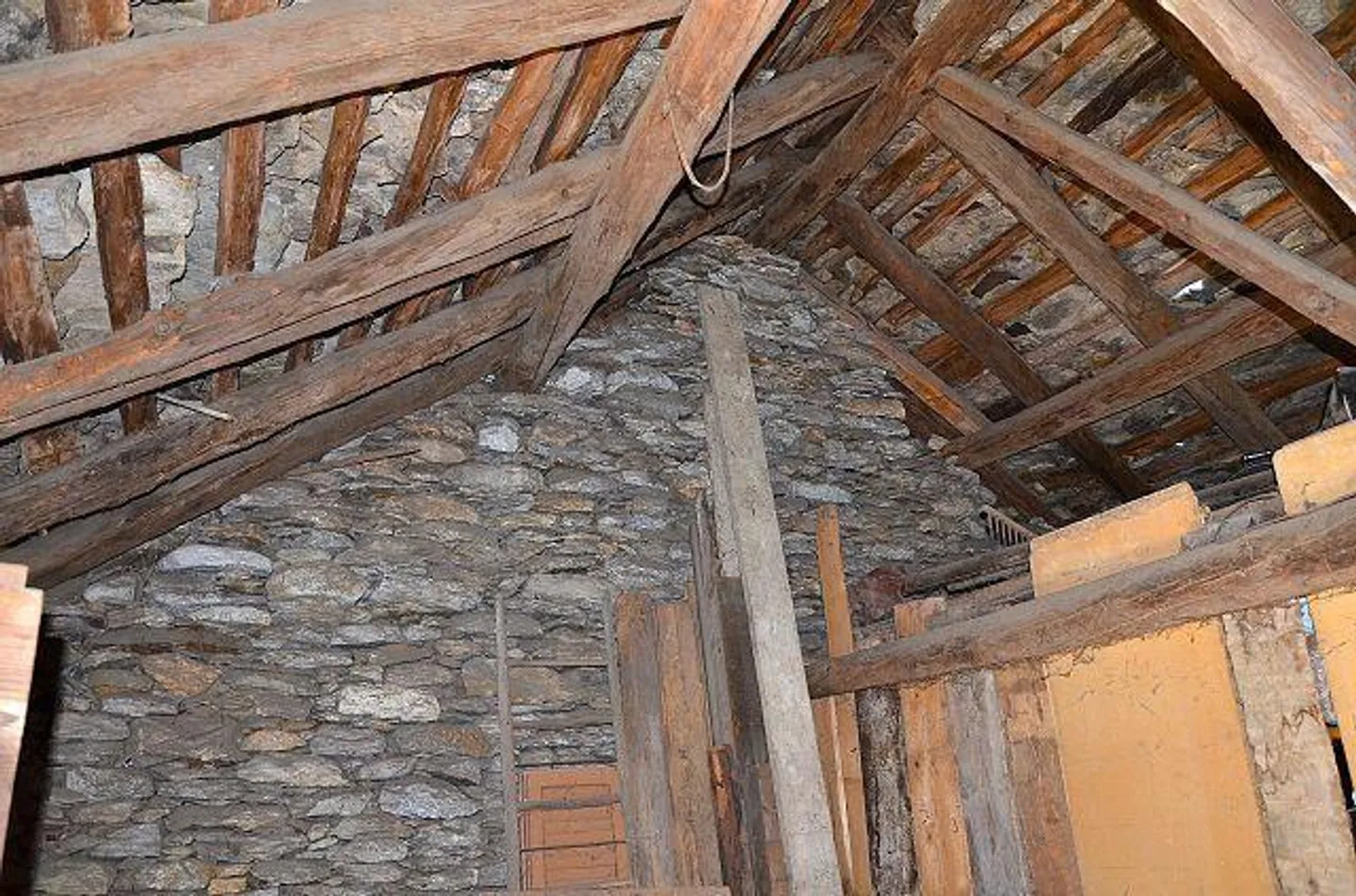 Maison dans le noyau de 5 pièces à rénover avec le rustique et le jardin... - Photo 25 sur 43