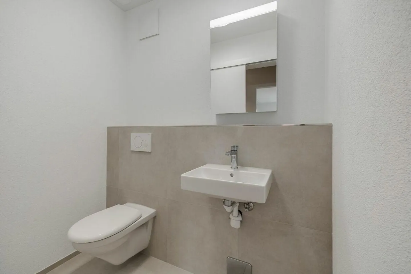 Primo affitto - Attraente appartamento con giardino di 3 1/2 locali con loggia e area salotto in giardino nel centro di Sissach - Foto 4 di 12