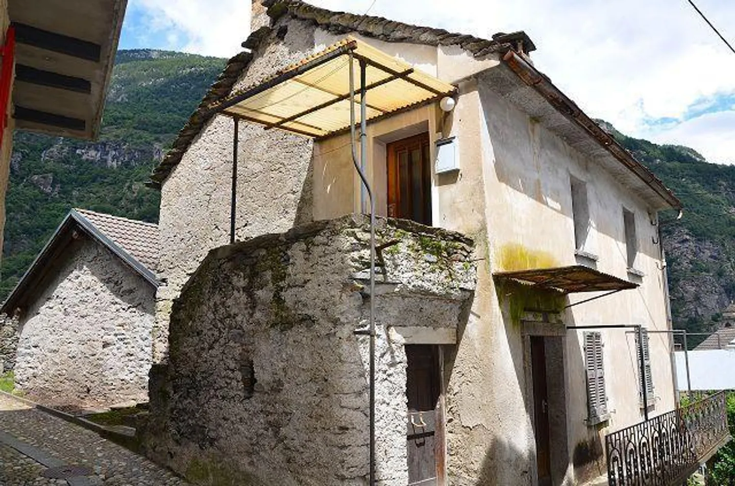 Maison dans le noyau de 5 pièces à rénover avec le rustique et le jardin... - Photo 38 sur 43