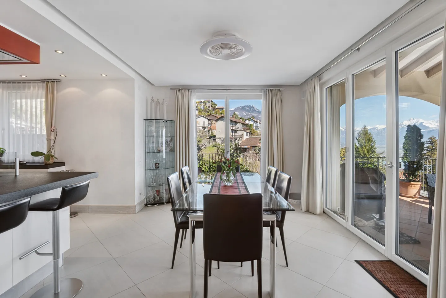 Uncertain Times: Your Safe Haven in the Heart of Switzerland - Photo 8 of 22