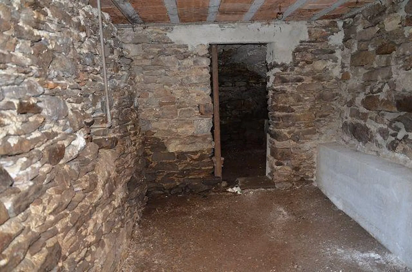 Maison dans le noyau de 5 pièces à rénover avec le rustique et le jardin... - Photo 17 sur 43