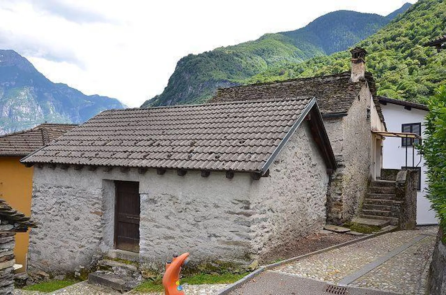 Maison dans le noyau de 5 pièces à rénover avec le rustique et le jardin... - Photo 39 sur 43