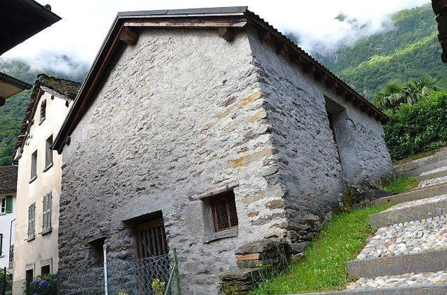 Maison dans le noyau de 5 pièces à rénover avec le rustique et le jardin... - Photo 40 sur 43