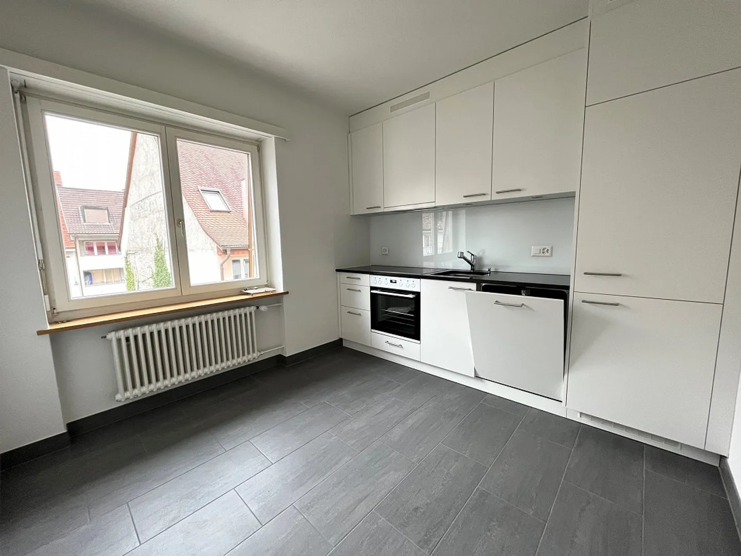 Completely renovated 3.5-room apartment in the heart of Laufen - Photo 3 of 6