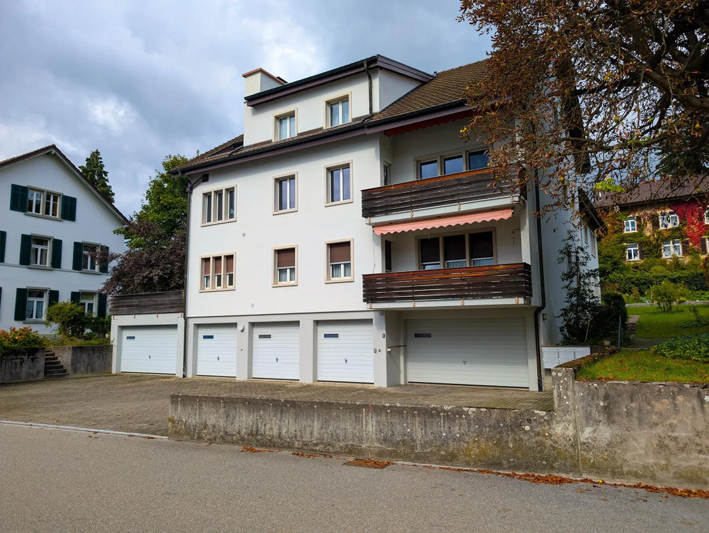 Appartamento ristrutturato soleggiato in una posizione ideale su Emmersberg - Foto 1 di 17