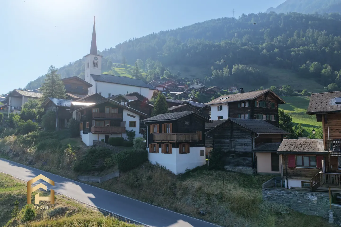 Chalet charmant du Valais avec une vue imprenable sur la vallée du Rhône - Photo 1 sur 13