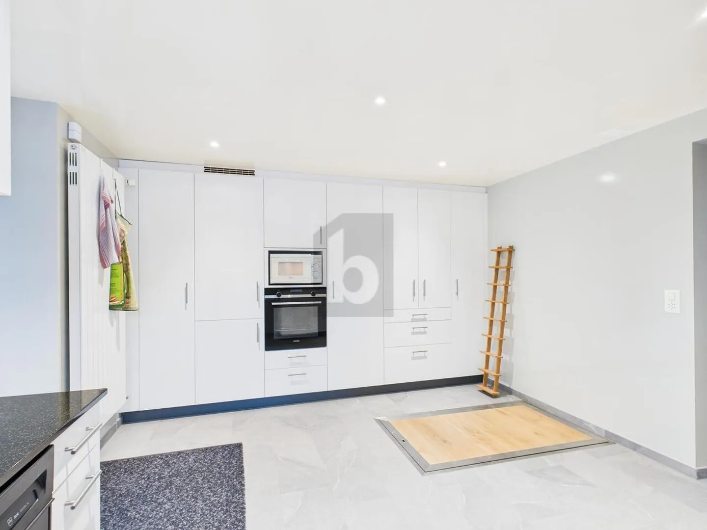 Charming Triplex with Garden - Photo 2 of 6