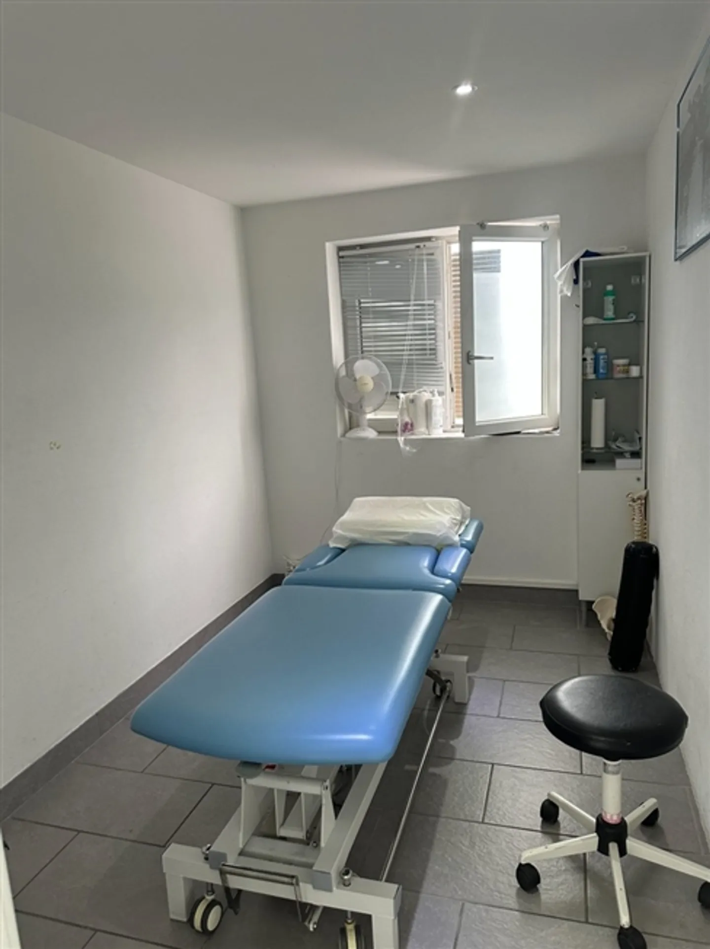 Espace commercial au rez-de-chaussée à Uvrier - Photo 3 sur 8