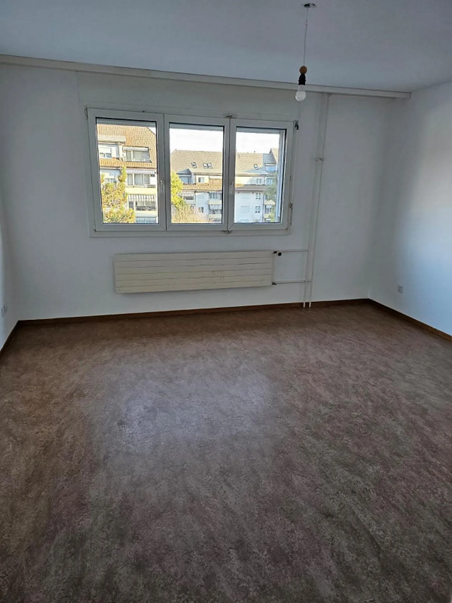 Appartement entièrement rénové, emplacement idéal - Foto 1 von 4