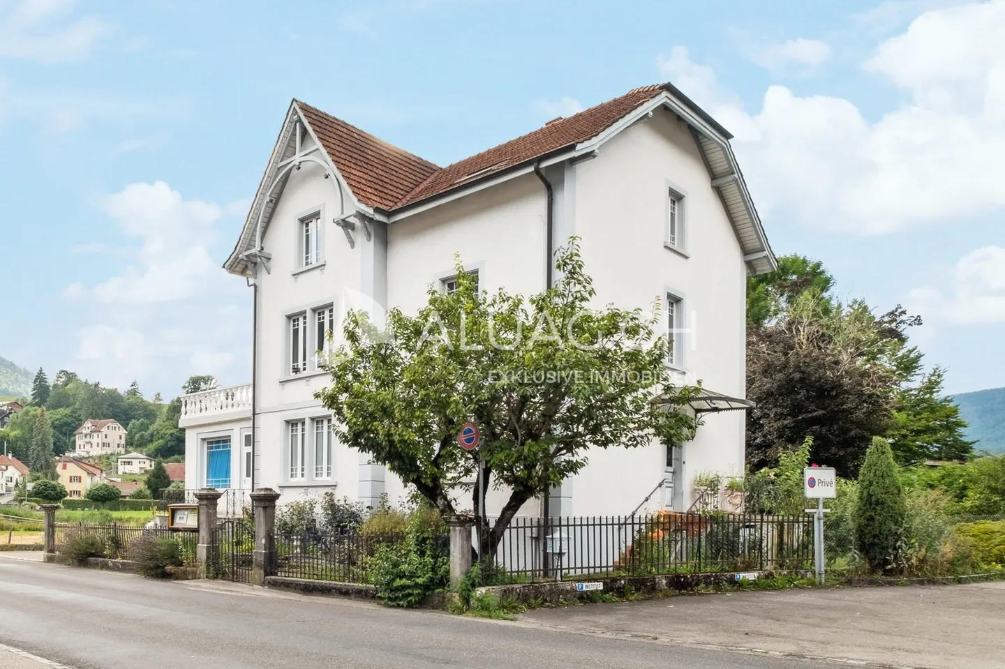 VIVERE SU DUE PIANI IN UNA VILLA - Foto 1 di 14