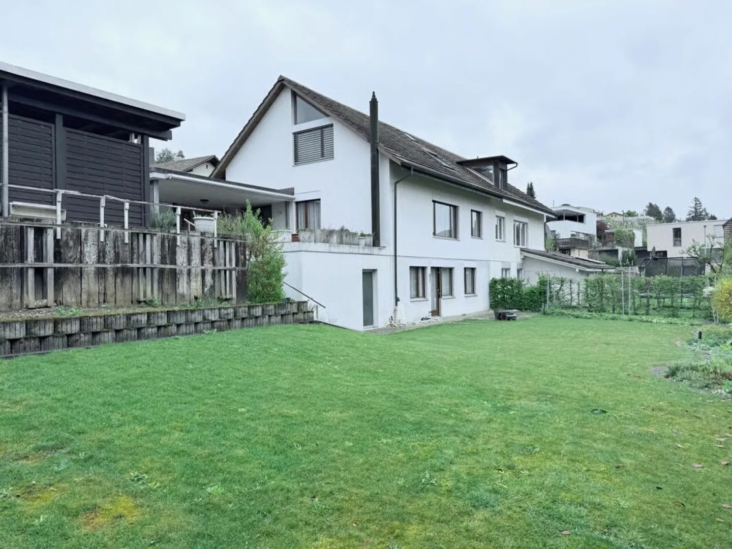 Gemütliches Doppel-Einfamilienhaus in der Zone W3 - Photo 2 sur 20