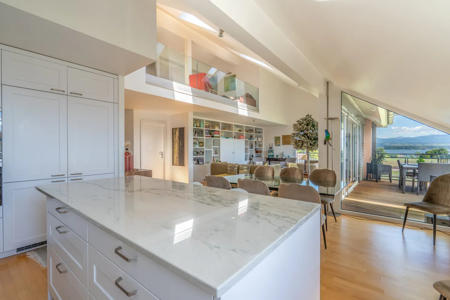 OFF MARKET! Exceptional duplex with lake view - Photo 2 of 12
