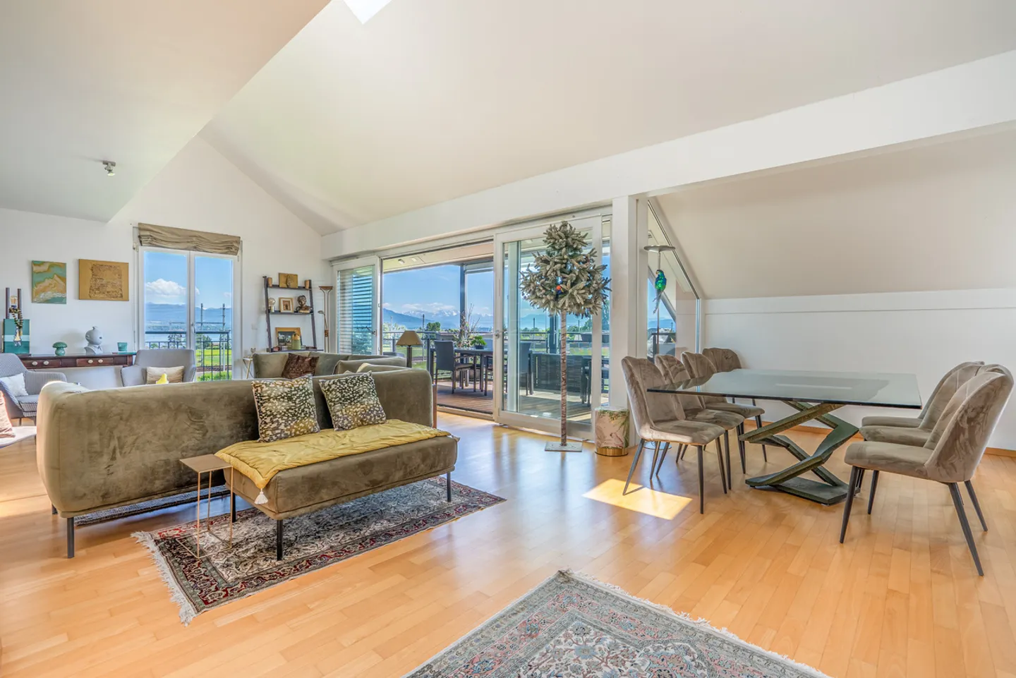 OFF MARKET! Exceptional duplex with lake view - Photo 3 of 12