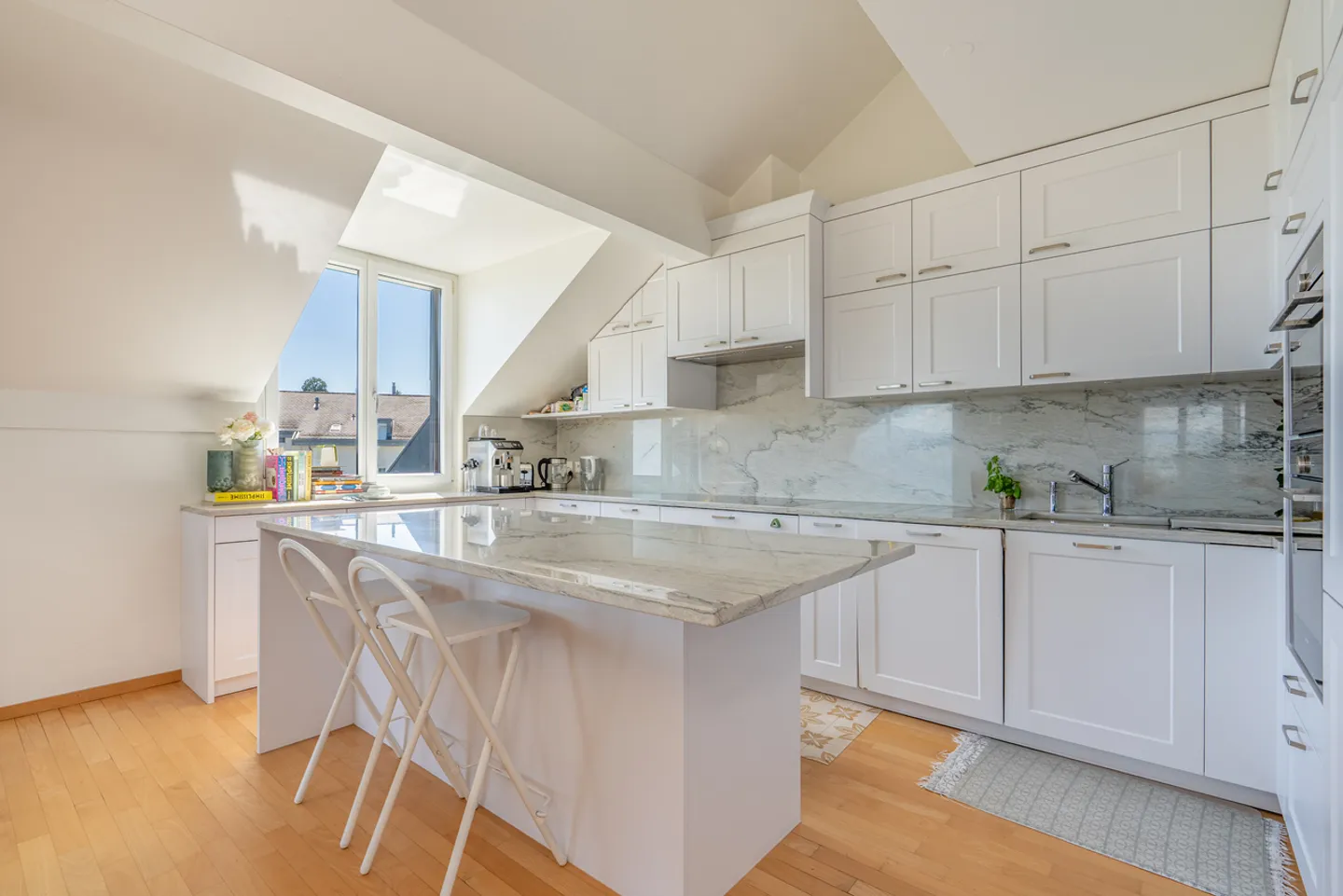 OFF MARKET! Exceptional duplex with lake view - Photo 7 of 12