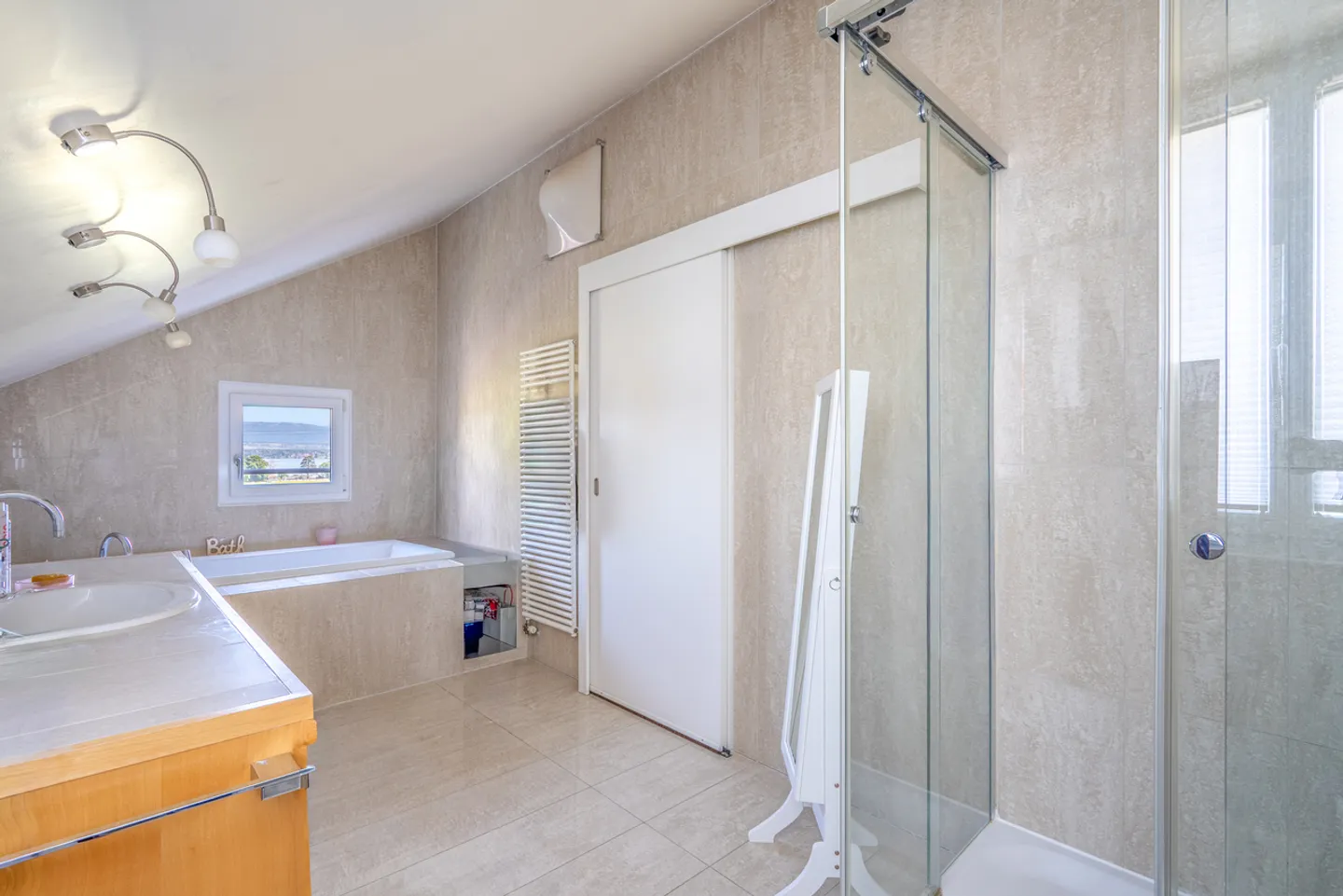 OFF MARKET! Exceptional duplex with lake view - Photo 10 of 12