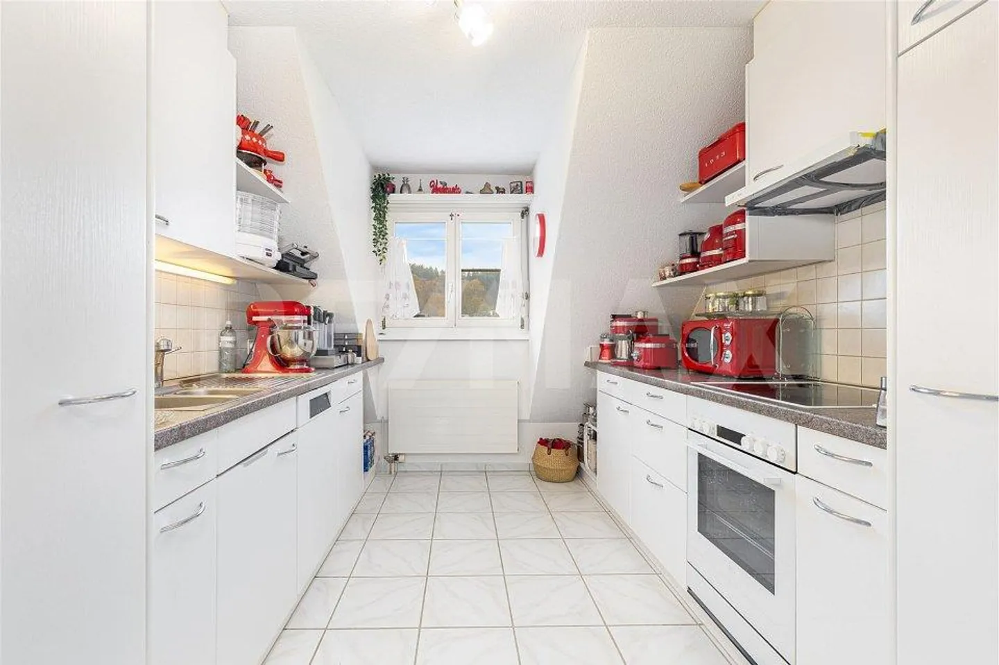 Modernes Zuhause auf zwei Ebenen - Foto 4 von 13