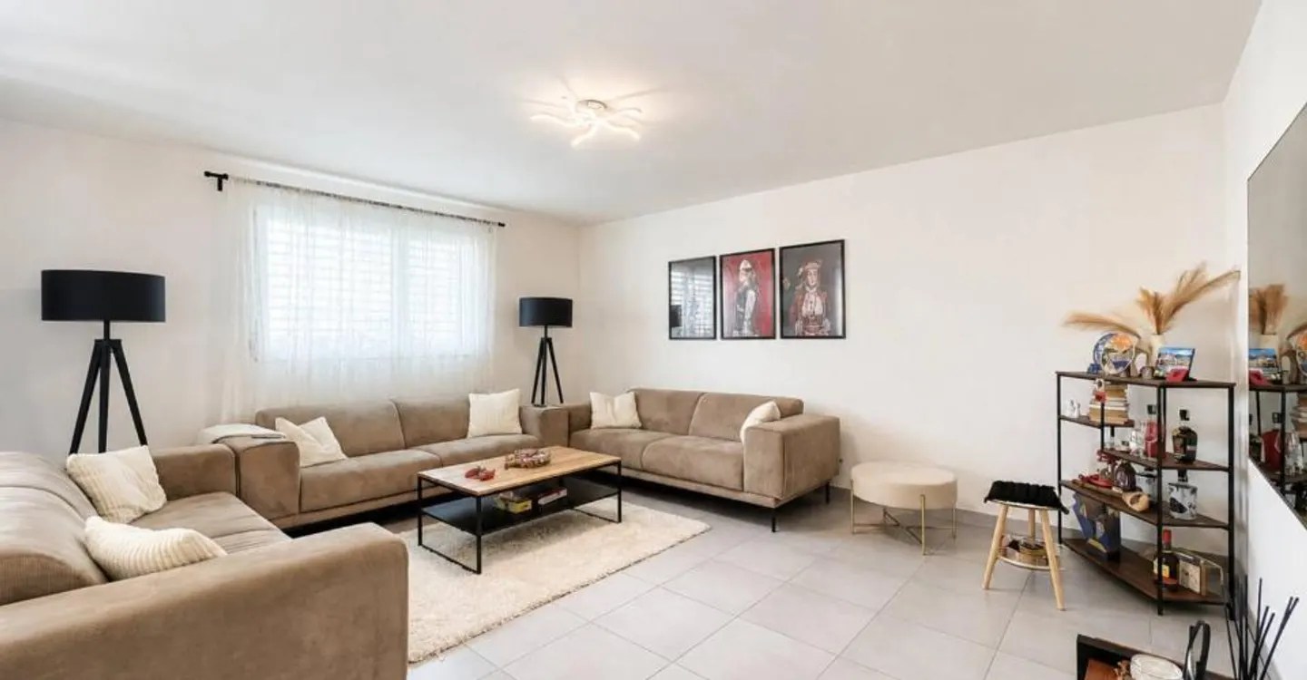 Spacious 4.5-room apartment with mountain views - Photo 1 of 13
