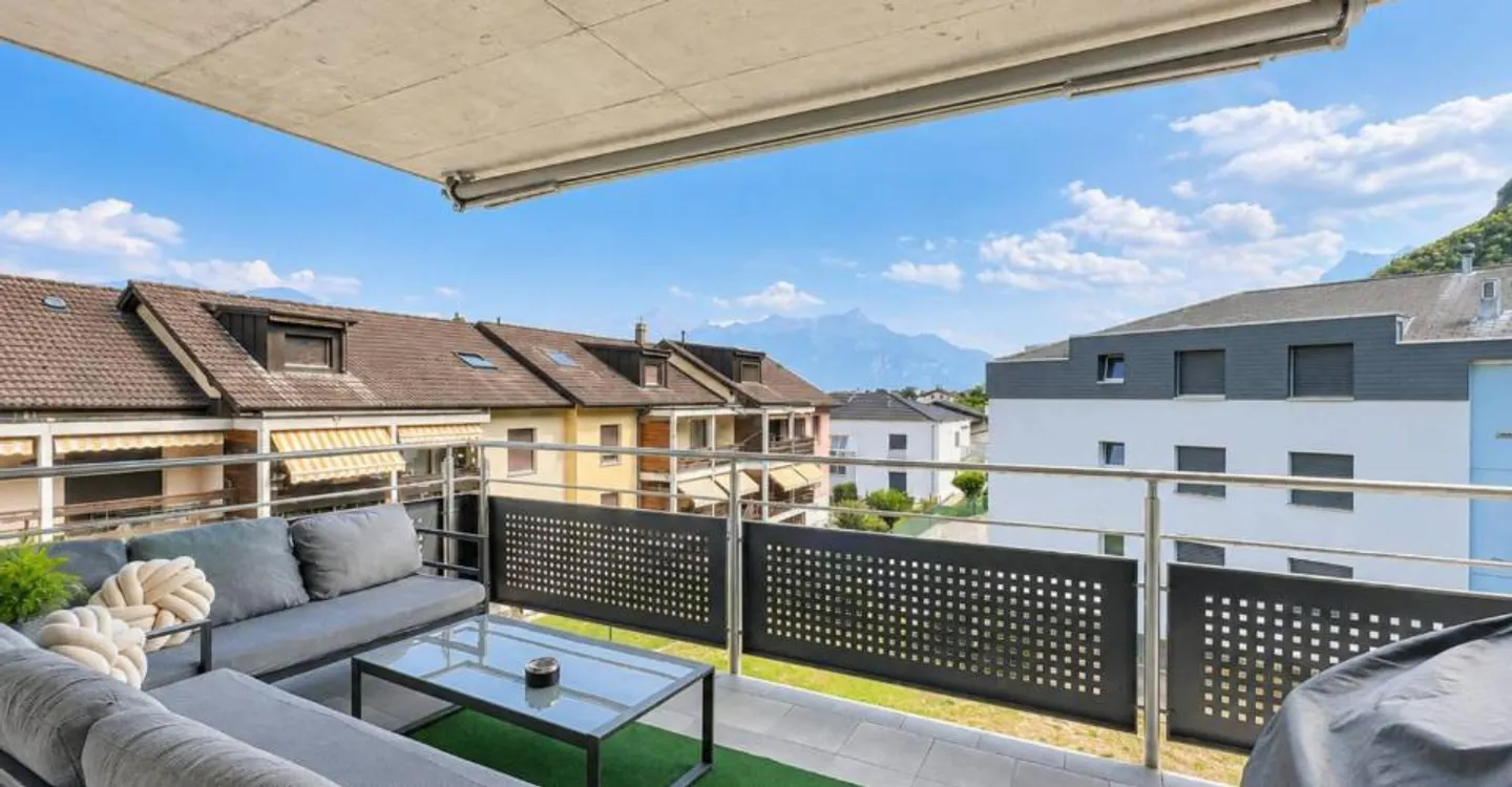 Spacious 4.5-room apartment with mountain views - Photo 3 of 13